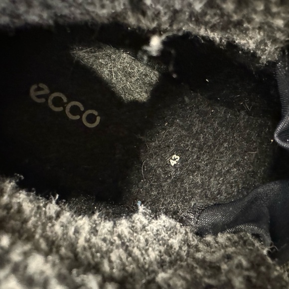 Ecco side zip and lace up front. Top inside is a furry texture. - Picture 5 of 8